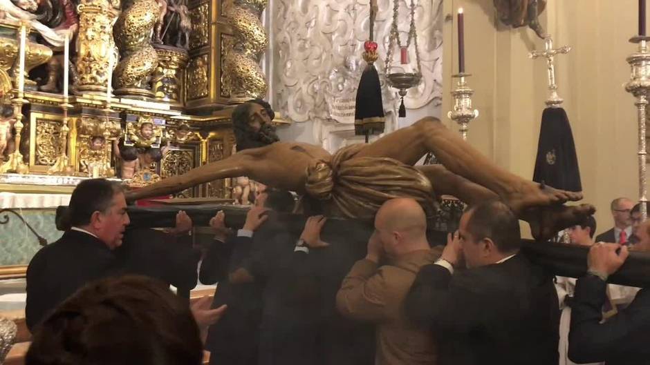 Traslado del Cristo de las Aguas a la Caridad por su 75 aniversario
