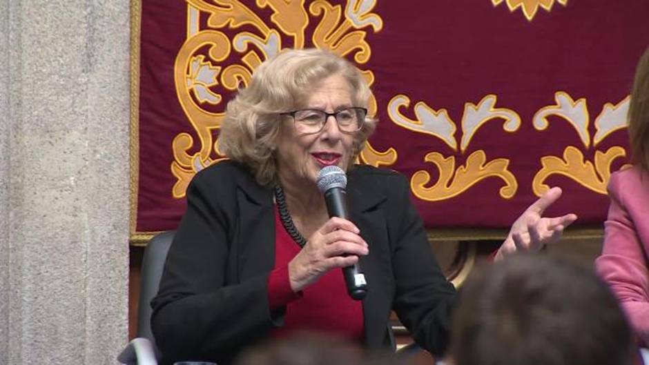 Carmena ve en los presupuestos de Madrid "algo de milagro"