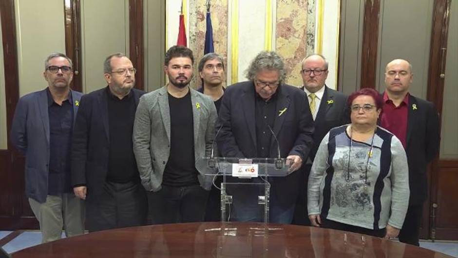 Rufián es expulsado del Congreso y Borrell denuncia un escupitajo