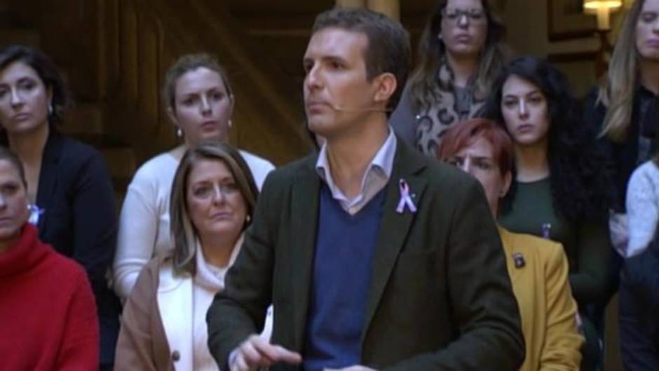 Casado pide a Sánchez "evitar la humillación" para España