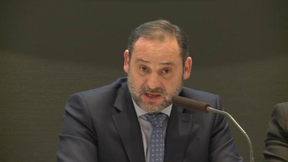 Ábalos: "No hace falta decreto ley para regular los patinetes"