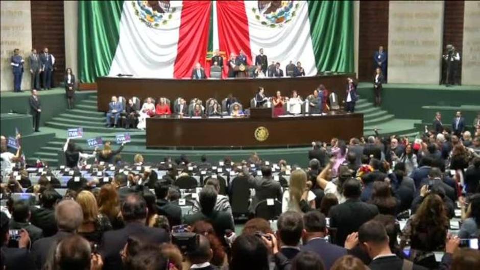 Gritos contra Maduro durante la toma de posesión de López Obrador en México