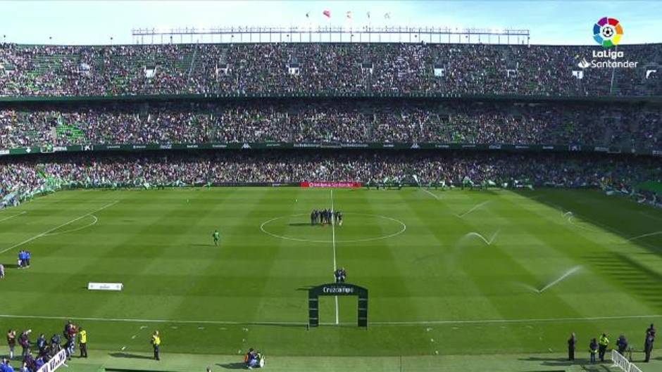 En vídeo, el equipo de Remo del Betis celebró con la afición el octavo triunfo seguido en la Regata Sevilla-Betis