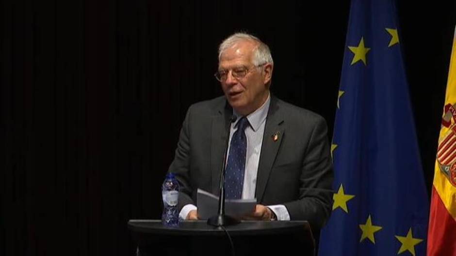 Borrell ironiza sobre el boicot: "Estoy muy contento de estar en una reunión convocada por la extrema derecha, Sociedad Civil Catalana"