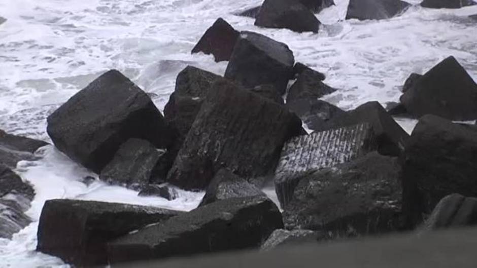 Alerta en toda la costa vasca por viento y fuerte oleaje