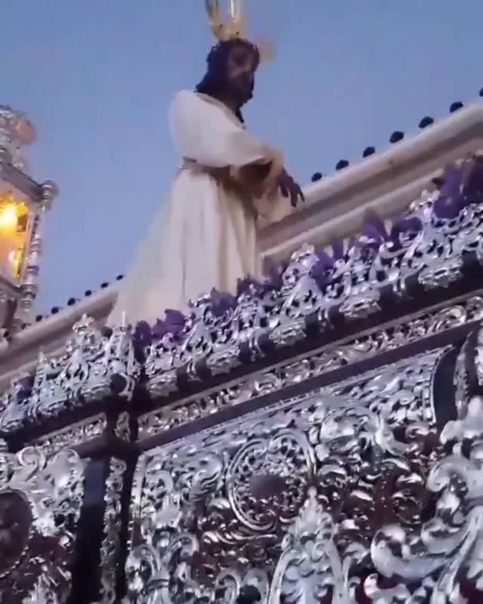 Vivas equivocados al paso del Cautivo de Málaga