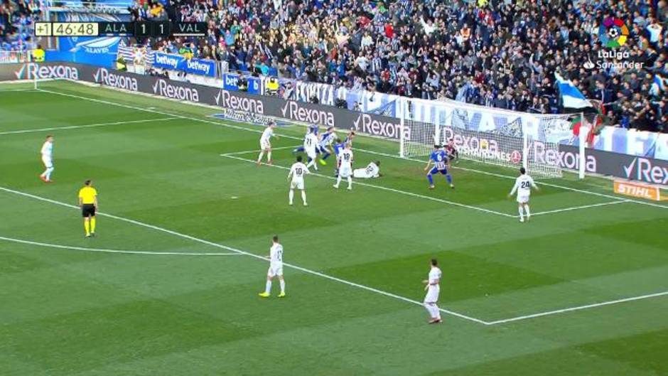 Gol de Tomás Pina (2-1) en el Alavés 2-1 Valencia