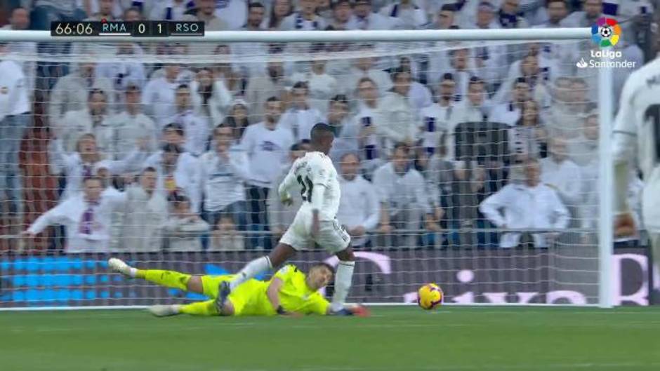 El polémico penalti no pitado a Vinicius en el Real Madrid 0-2 Real Sociedad