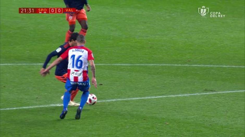 Caño de Parejo en el Sporting 2-1 Valencia de la Copa del Rey