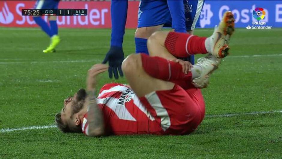 Posible penalti en el Girona 1-1 Alavés