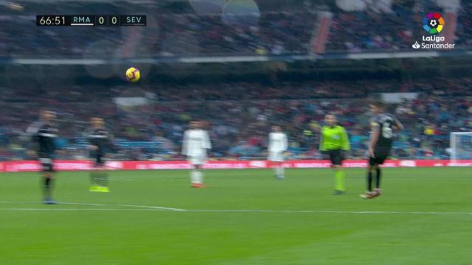 El potente disparo de Ceballos que se estrelló en el larguero en el Real Madrid 2-0 Sevilla