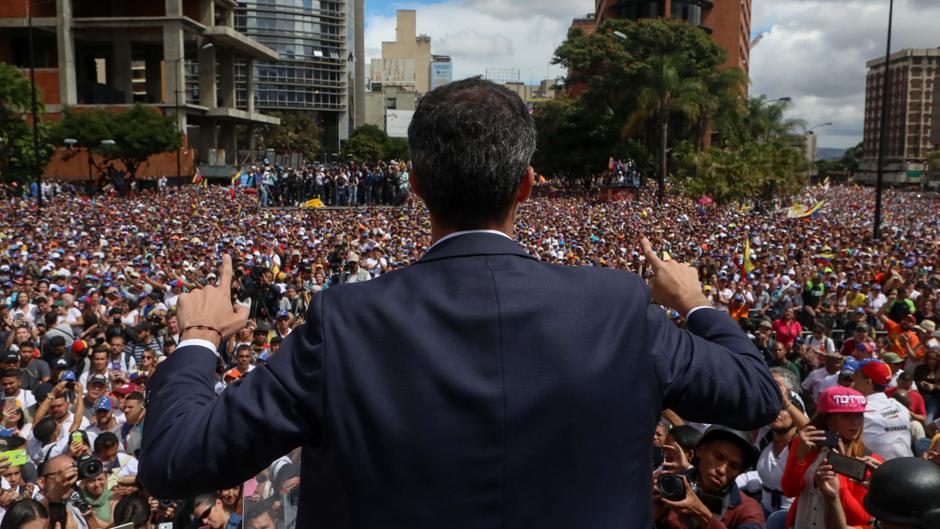 Vídeo: Así han vivido los venezolanos en Madrid la proclamación de Guaidó