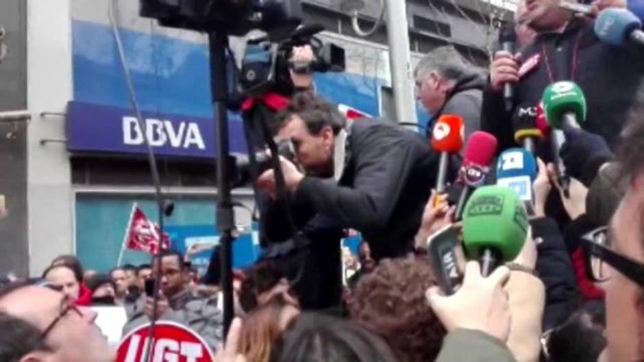 VTC protestan en la entrada de la sede de Podemos