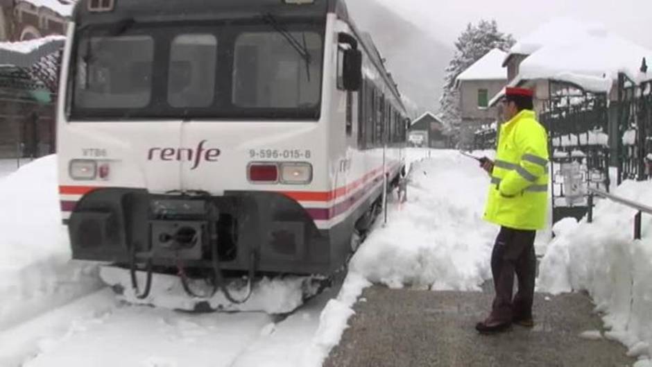 La borrasca deja más olas, más viento y más nieve