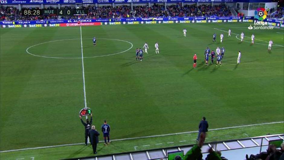 LaLiga (J22) Ovación al Enric Gallego en el Huesca 4 - Real Valladolid 0