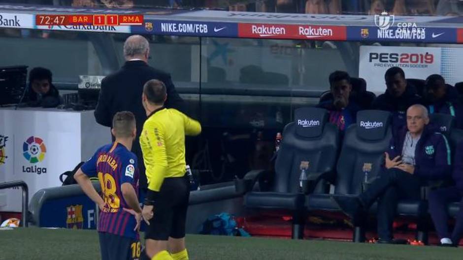 La expulsión de Mateu Lahoz a un miembro del Barcelona