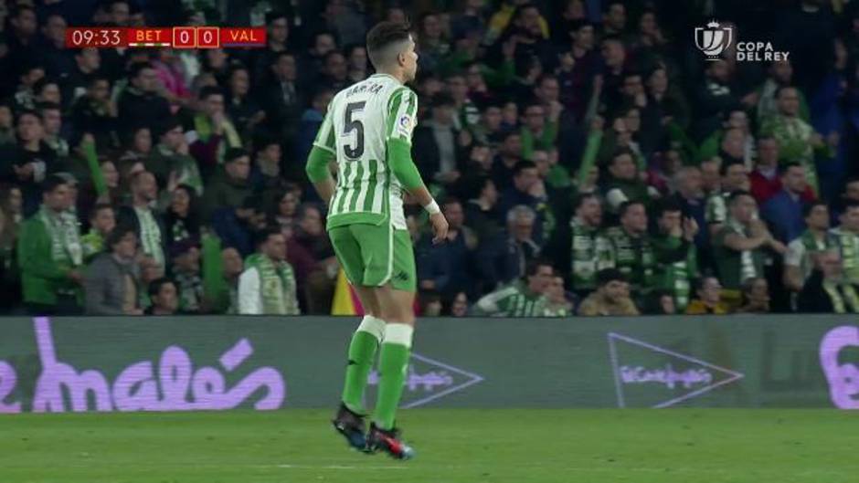 Bartra se lesiona nada más comenzar el Betis-Valencia