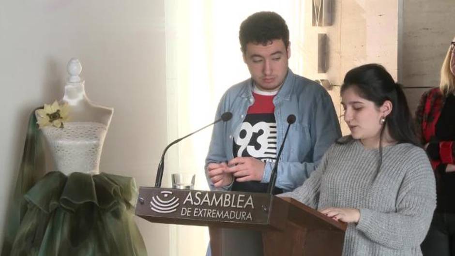 Asamblea exhibe trabajos de alumnos de un centro de educación especial