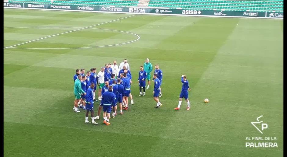 Las bromas en el entrenamiento del Betis previo a la visita del Alavés