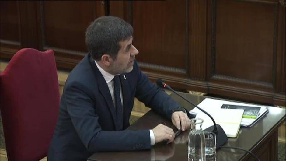 Sànchez sobre los daños a los vehículos de la Guardia Civil: "Condené y condeno esos actos"