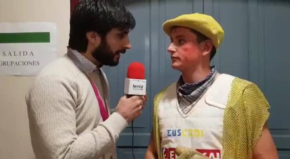 Vídeo: Entrevista a la chirigota de Santoña, Los de Cádiz norte pero norte norte, en cuartos