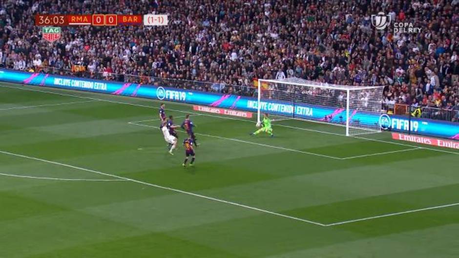 Parada de Ter Stegen a Benzema en el Real Madrid 0-3 Barcelona