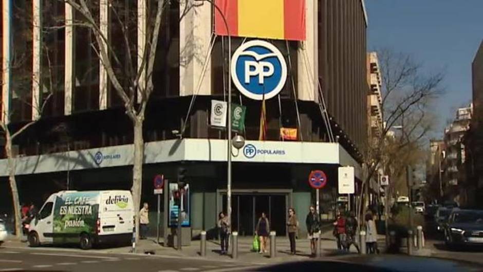 Un polémico autobús pide a PP, Ciudadanos y Vox la derogación de las leyes de género