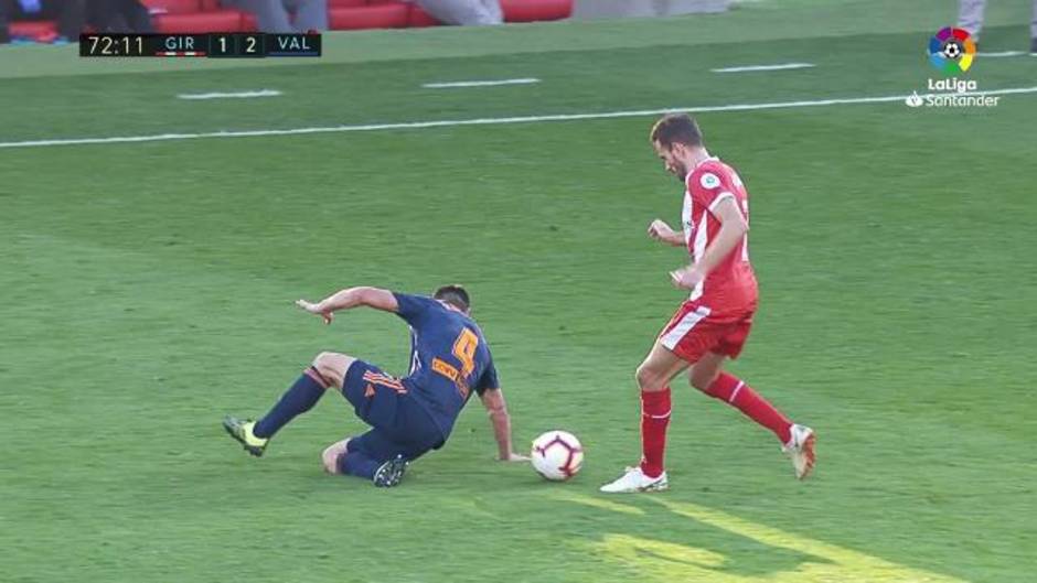 Expulsión de Roncaglia en el Girona 2-3 Valencia