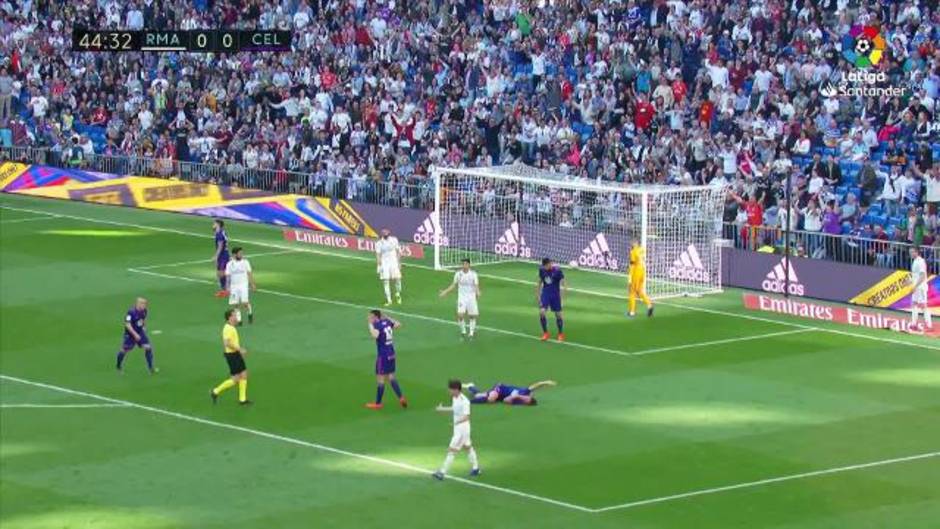 Amarilla a Bale por un codazo en el Real Madrid 2-0 Celta