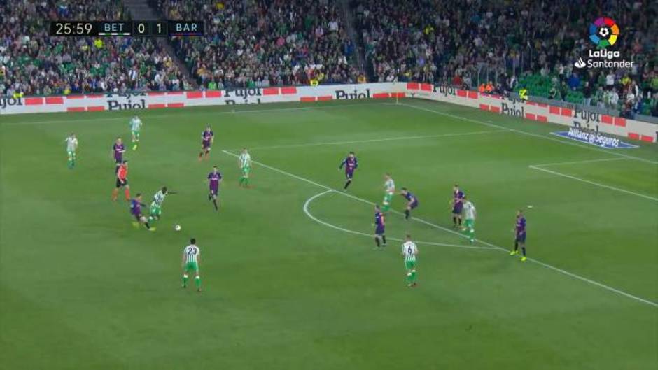 Exhibición defensiva de Messi en el Betis-Barcelona