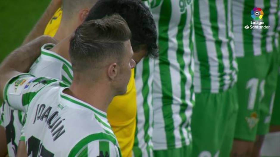 Homenaje a Rafa Serna antes del Betis-Barcelona