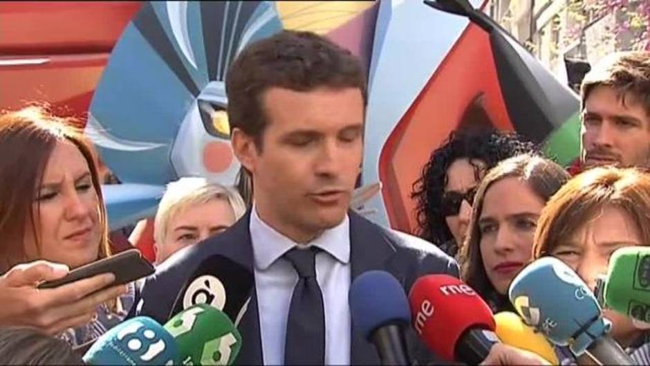 Casado exige a Sánchez que "ponga todos los mecanismos" para retirar los lazos amarillos