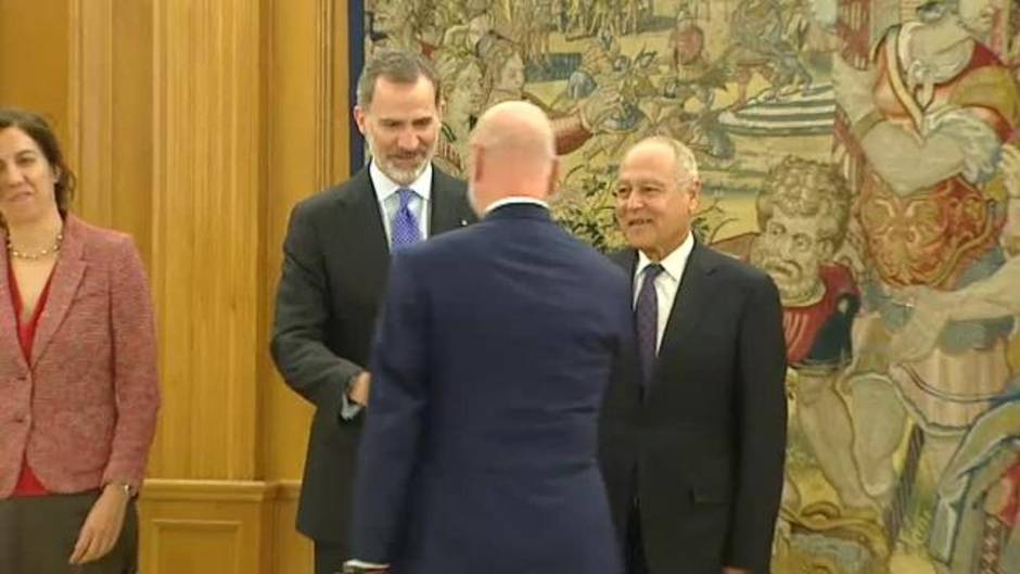 Felipe VI se reúne con el secretario general de la Liga Árabe para debatir sobre la situación en Oriente Medio