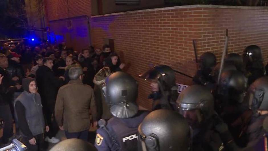 Disturbios en Vallecas frente a la casa del presunto asesino de un vecino