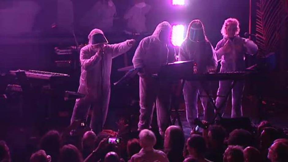 Aviador Dro celebra sus cuatro décadas en activo con un concierto en Madrid