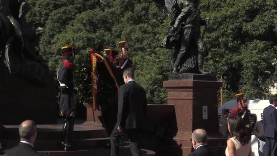 Los Reyes visitan Argentina con un mensaje de "apoyo"