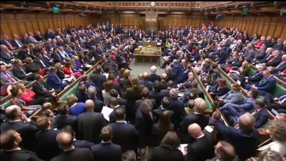 Diputados británicos trabajan a contrarreloj en nuevas opciones para salvar el 'Brexit'