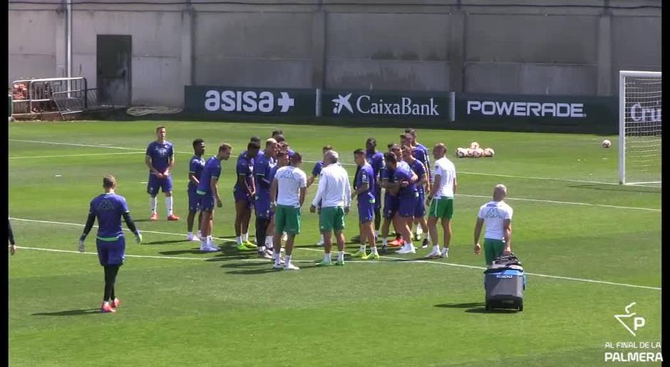 "Pasillo" en el entrenamiento del Betis para Guardado, Joaquín y Lainez