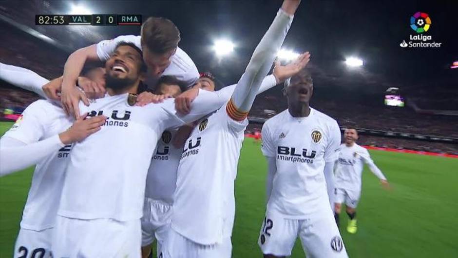 Gol de Garay (2-0) en el Valencia 2-1 Real Madrid