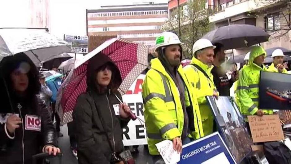 Los trabajadores de La Naval toman las calles de Bilbao contra el cierre del astillero