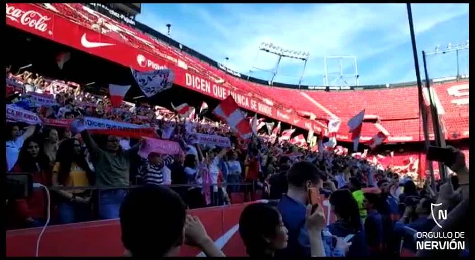 Quince mil sevillistas arropan a su equipo en el entrenamiento previo al derbi contra el Betis