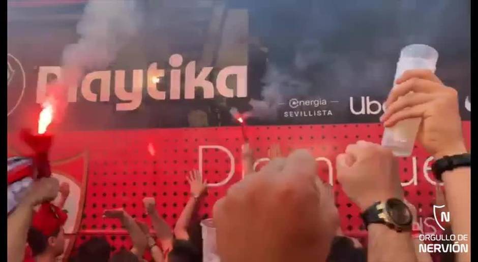 Salida del Sevilla del hotel al derbi