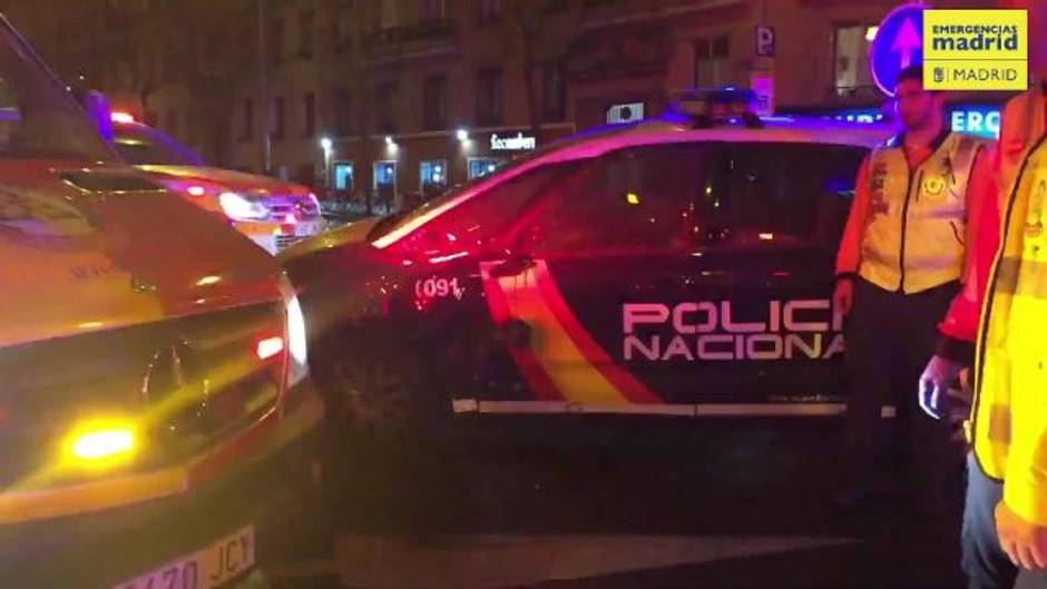 Un motorista colisiona con un coche patrulla en Chamberí