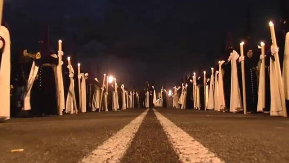 Las impresionantes imágenes de la Madrugá de Sevilla