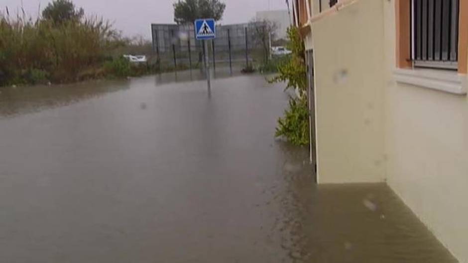 Cortados los accesos principales a Torrevieja por las lluvias