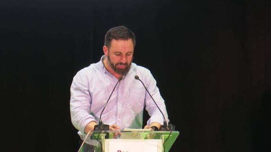 Abascal tiende mano al voto socialista "traicionado por los progres"