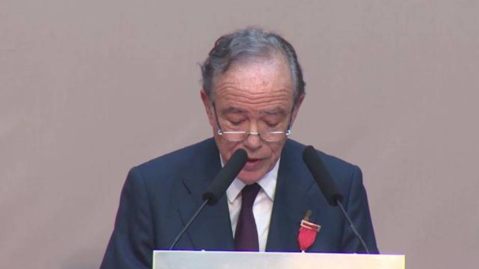 Madrid premia a Raphael y Gregorio Marañón con las Medallas de Oro