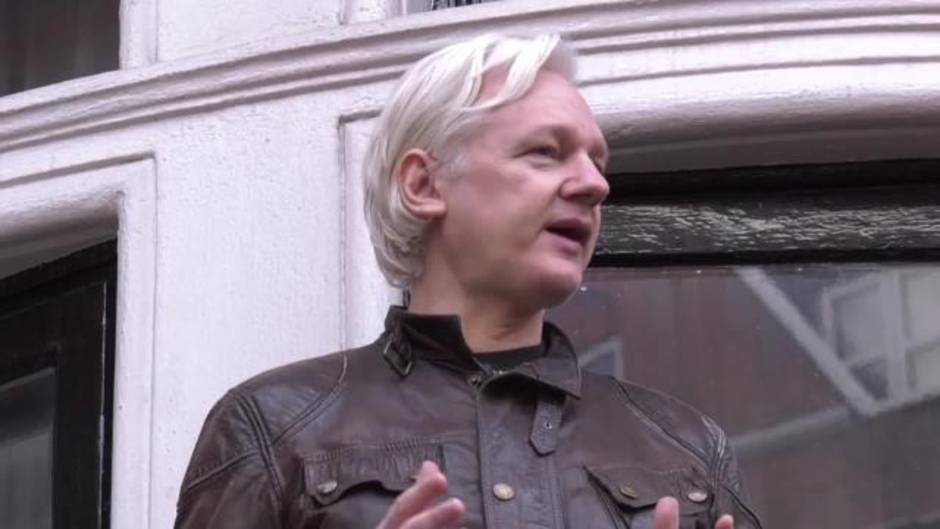 Cuatro detenidos por extorsionar a Julian Assange