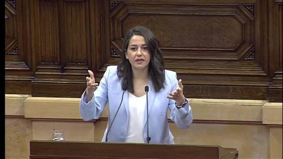Arrimadas se despide emocionada de su escaño en el Parlament