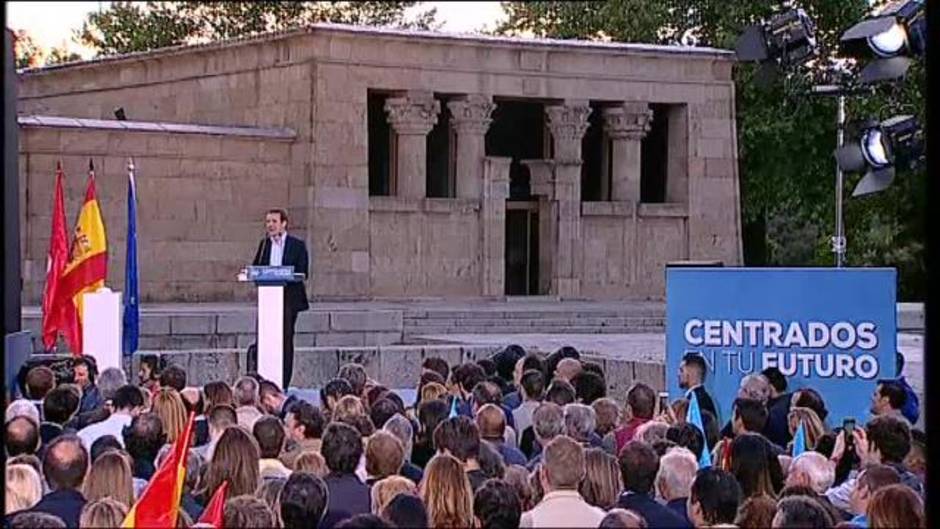 Pablo Casado promete remontar como el Liverpool y demostrar que el PP es un "partido ganador"